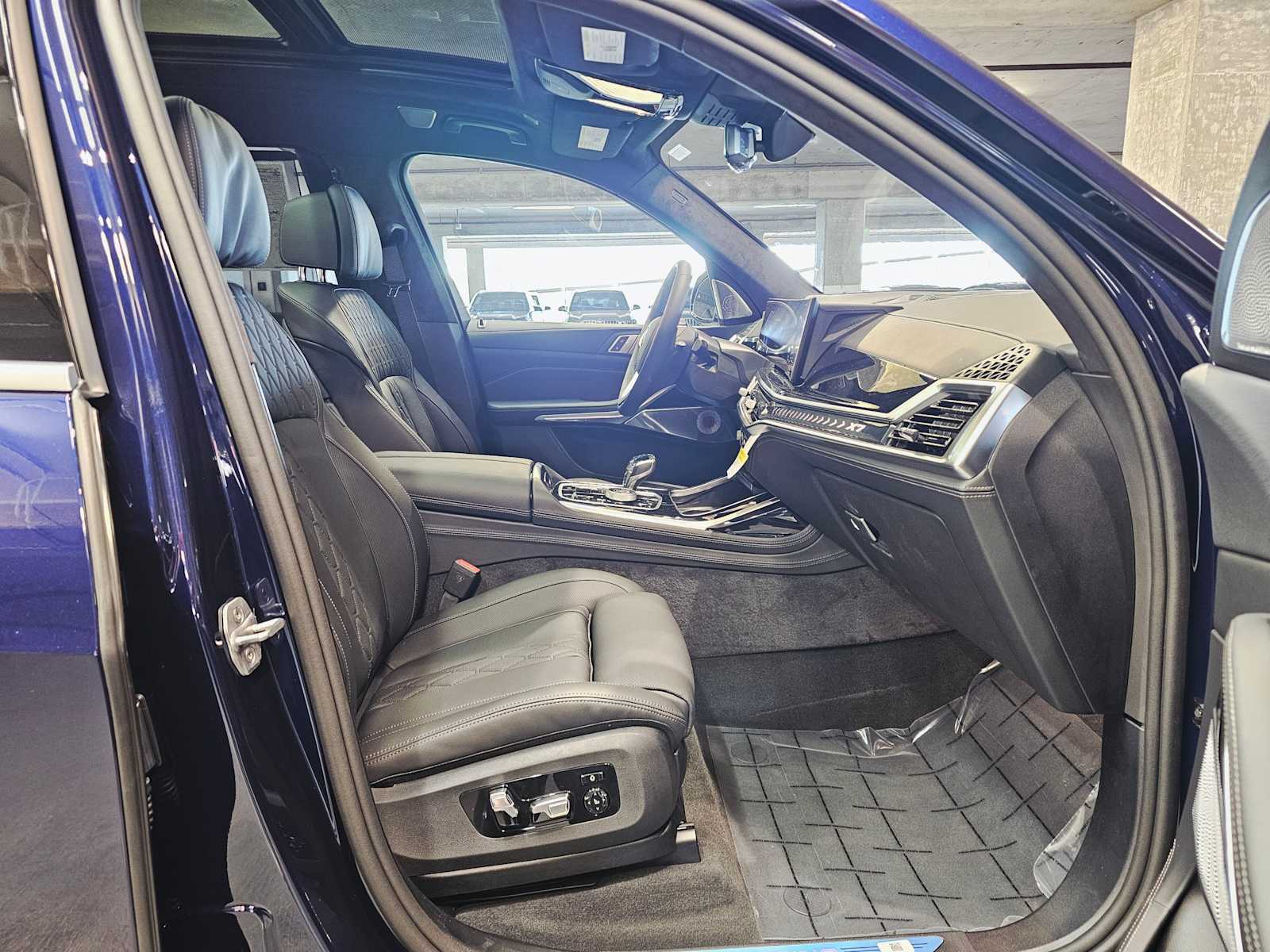 Thumbnail: 2026 BMW X7 - 28