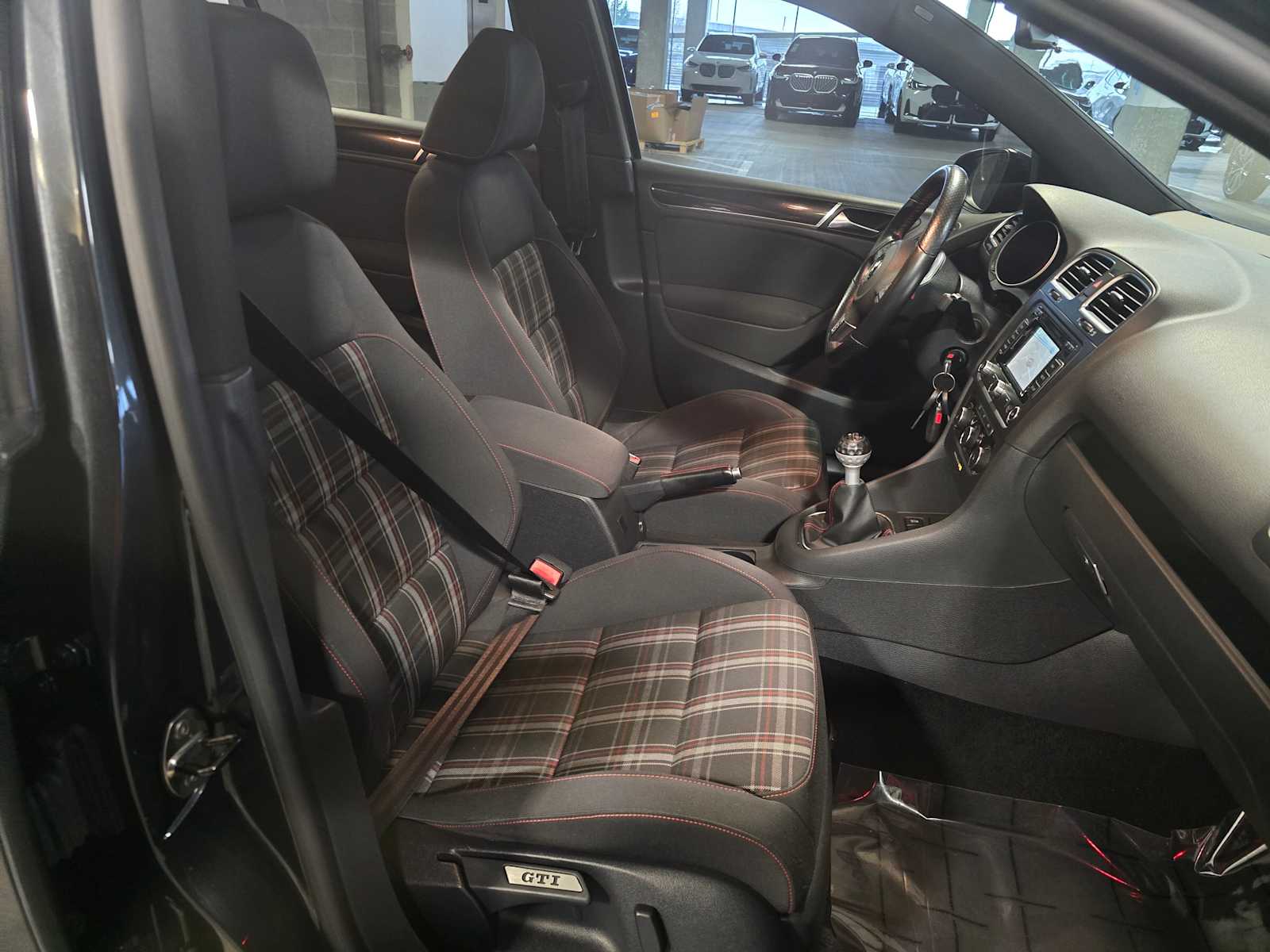 Thumbnail: 2012 Volkswagen Golf - 30