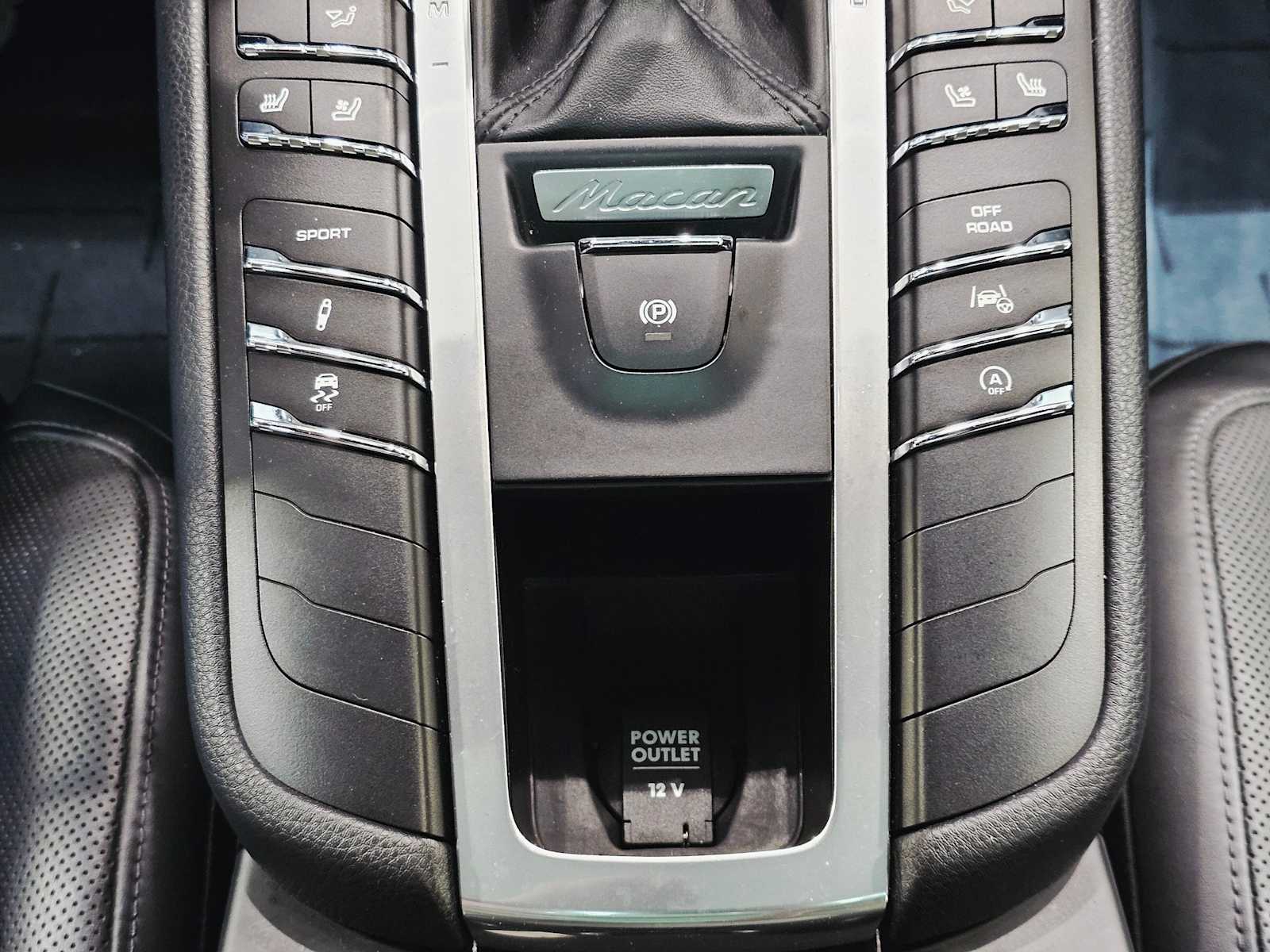 Thumbnail: 2016 Porsche Macan - 18