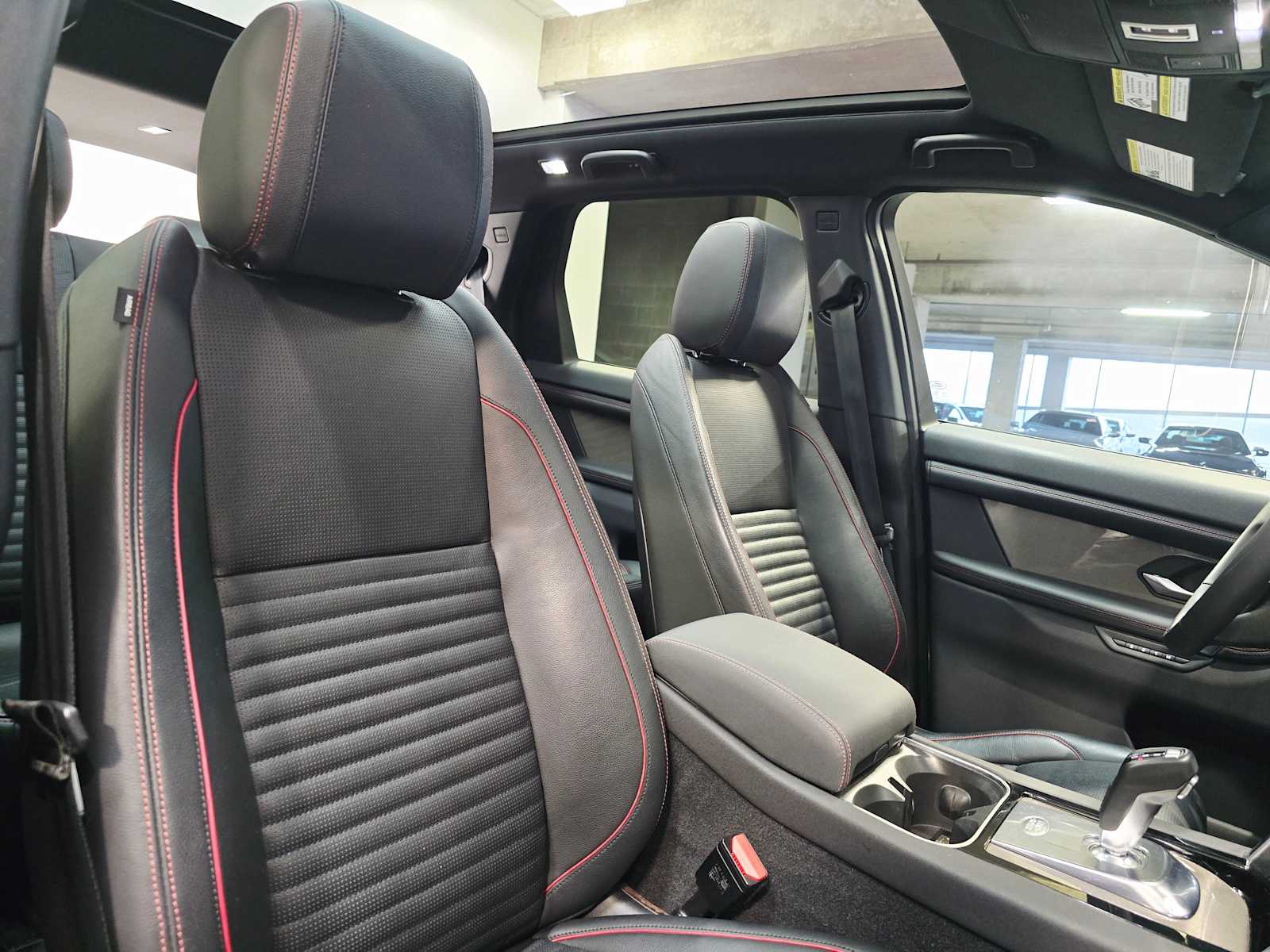 Thumbnail: 2020 Land Rover Discovery Sport - 26