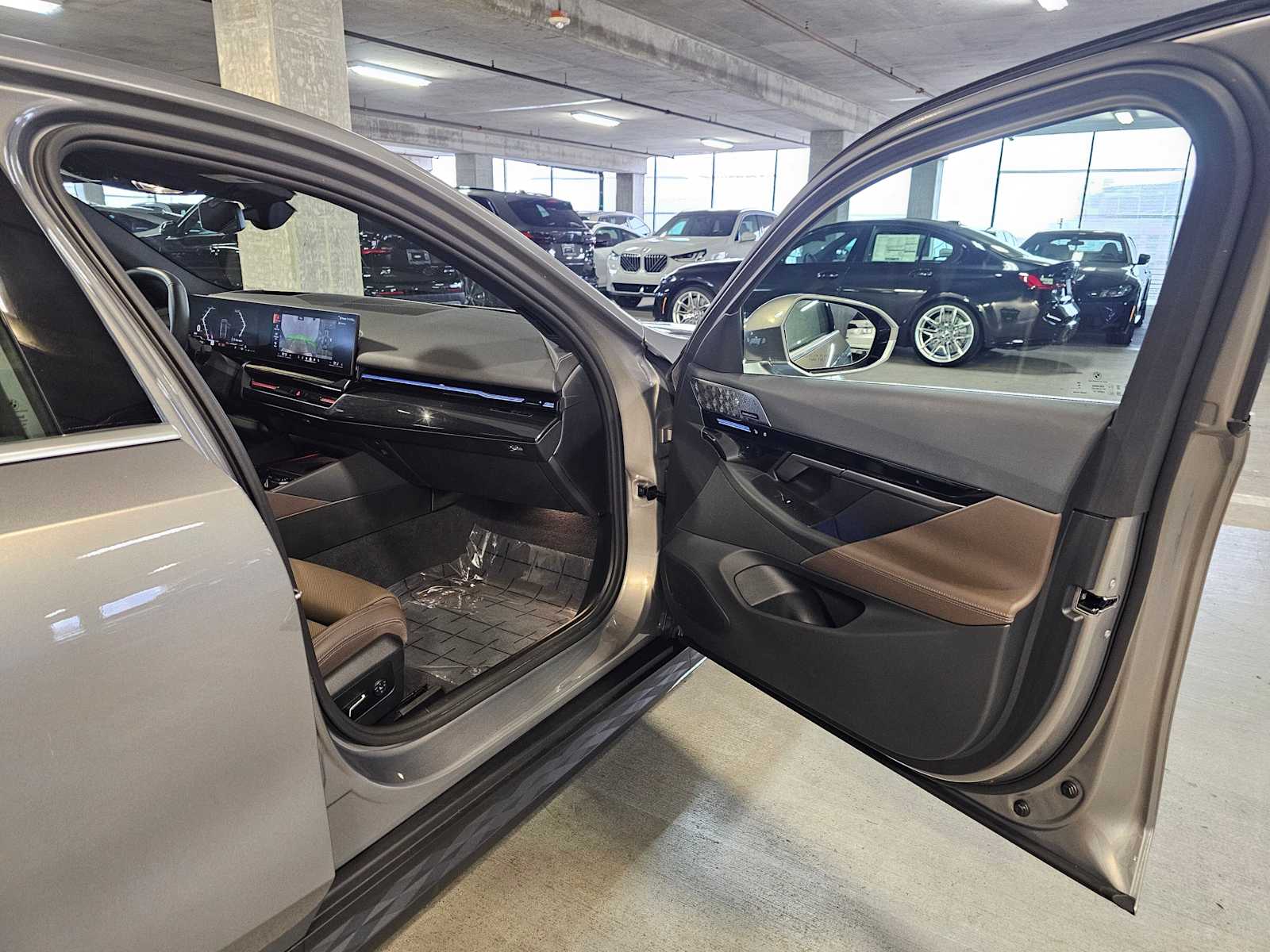 Thumbnail: 2024 BMW 5 Series - 40