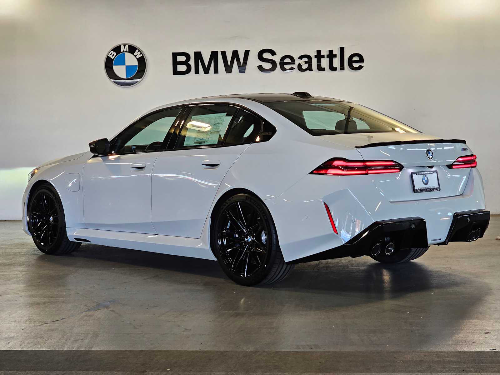 Thumbnail: 2026 BMW M5 - 4