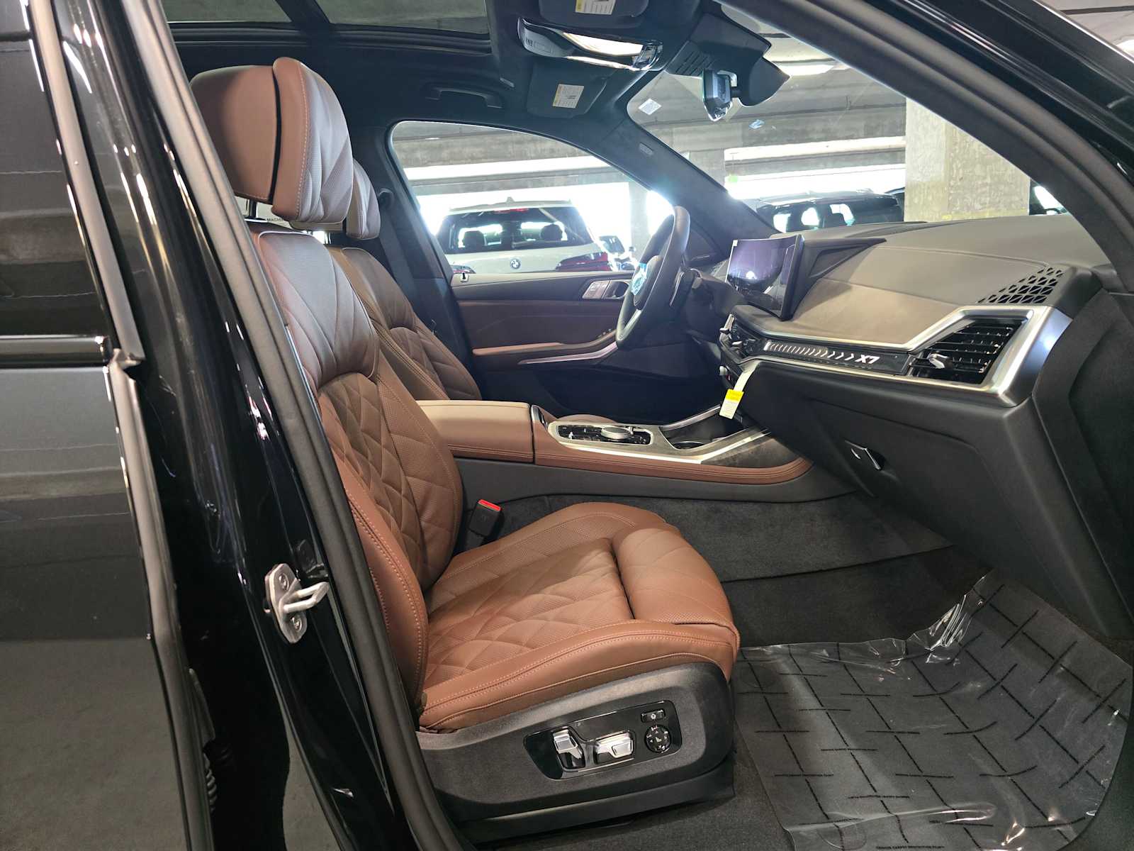 Thumbnail: 2026 BMW X7 - 32