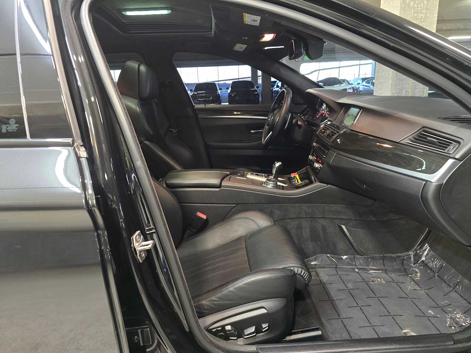 Thumbnail: 2015 BMW M5 - 33