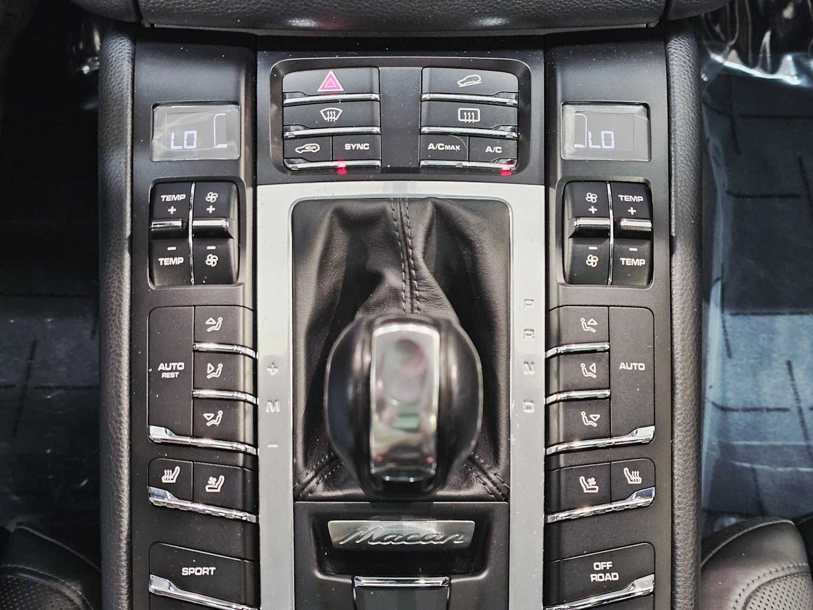 Thumbnail: 2016 Porsche Macan - 19