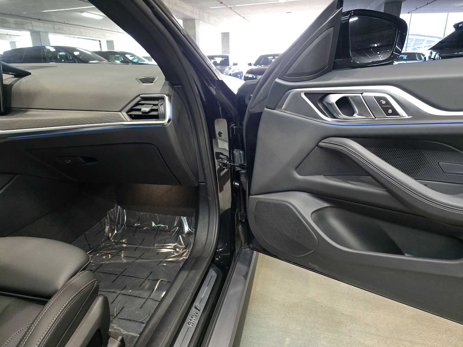 Thumbnail: 2023 BMW i4 - 30