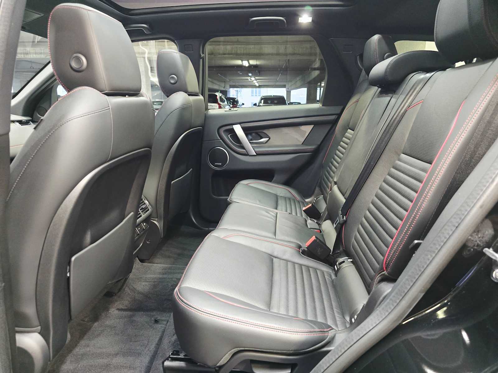 Thumbnail: 2020 Land Rover Discovery Sport - 24