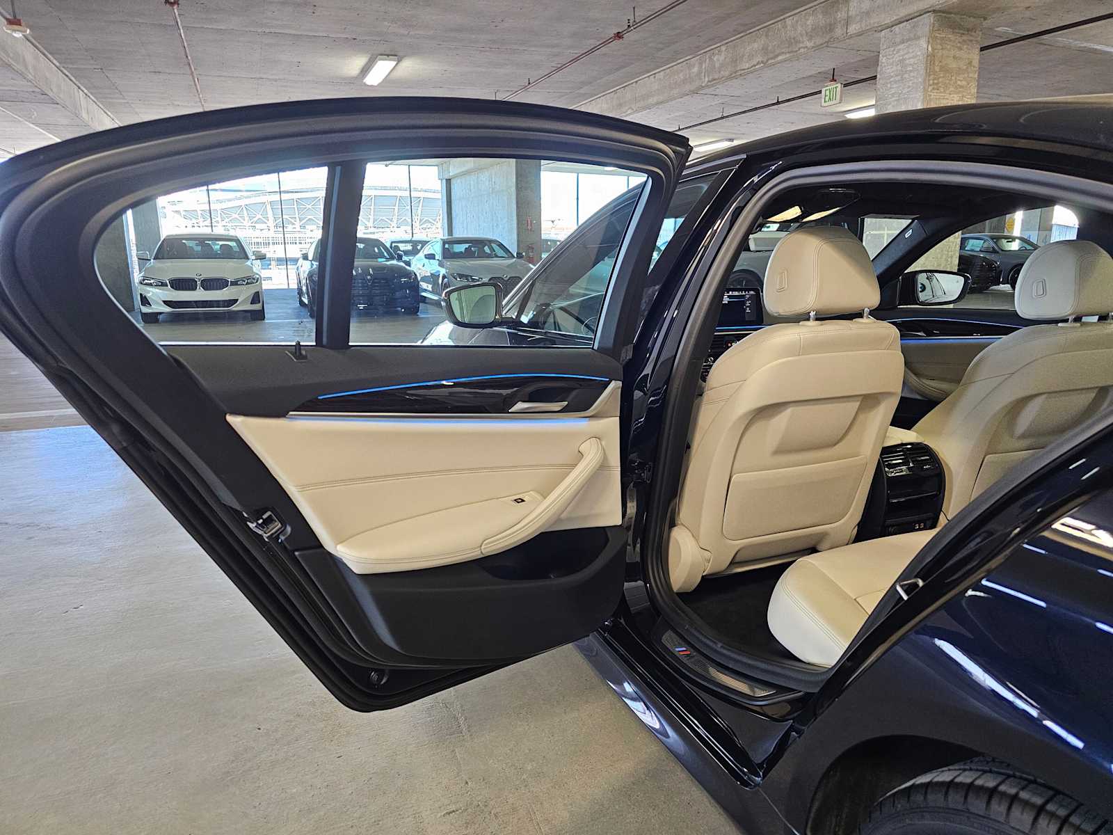 Thumbnail: 2023 BMW 5 Series - 36