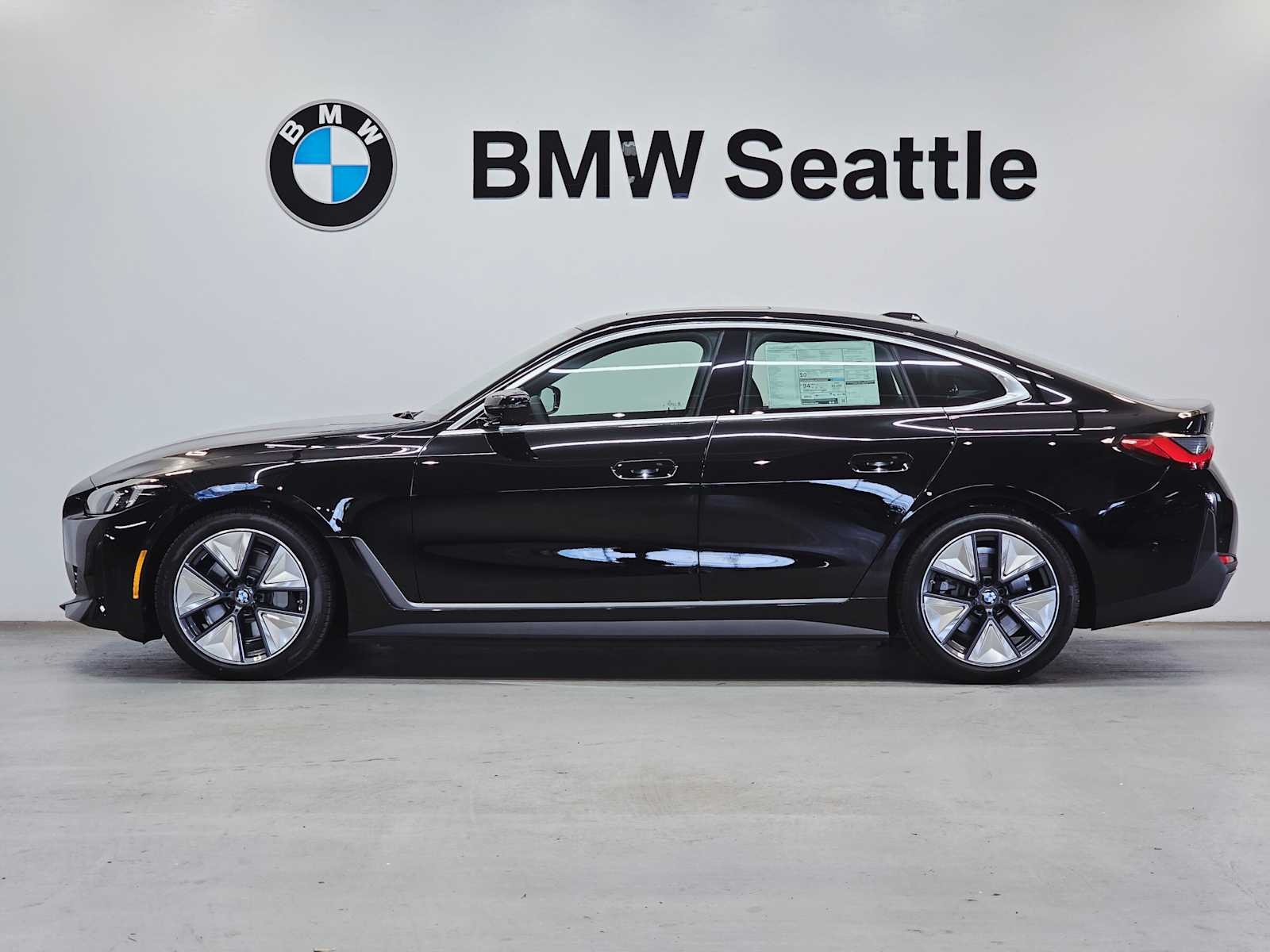 Thumbnail: 2025 BMW i4 - 3