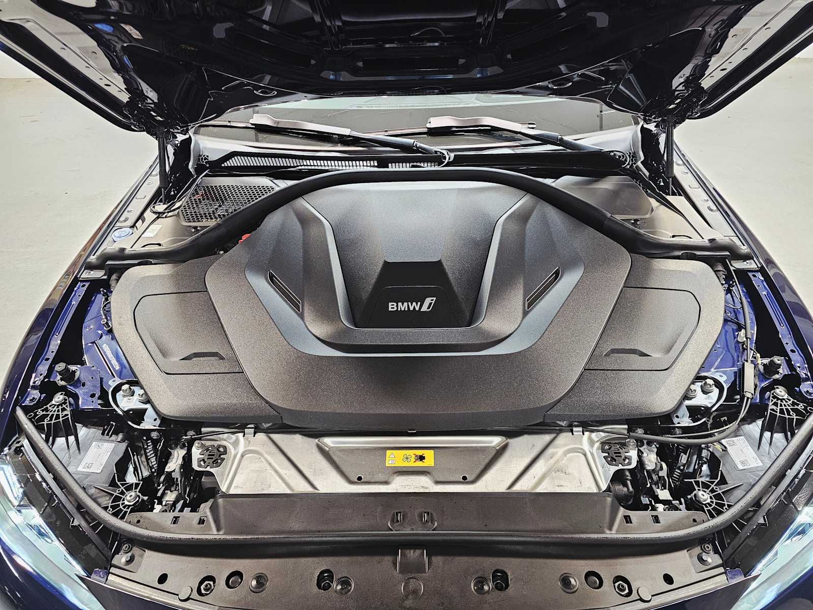 Thumbnail: 2025 BMW i4 - 9