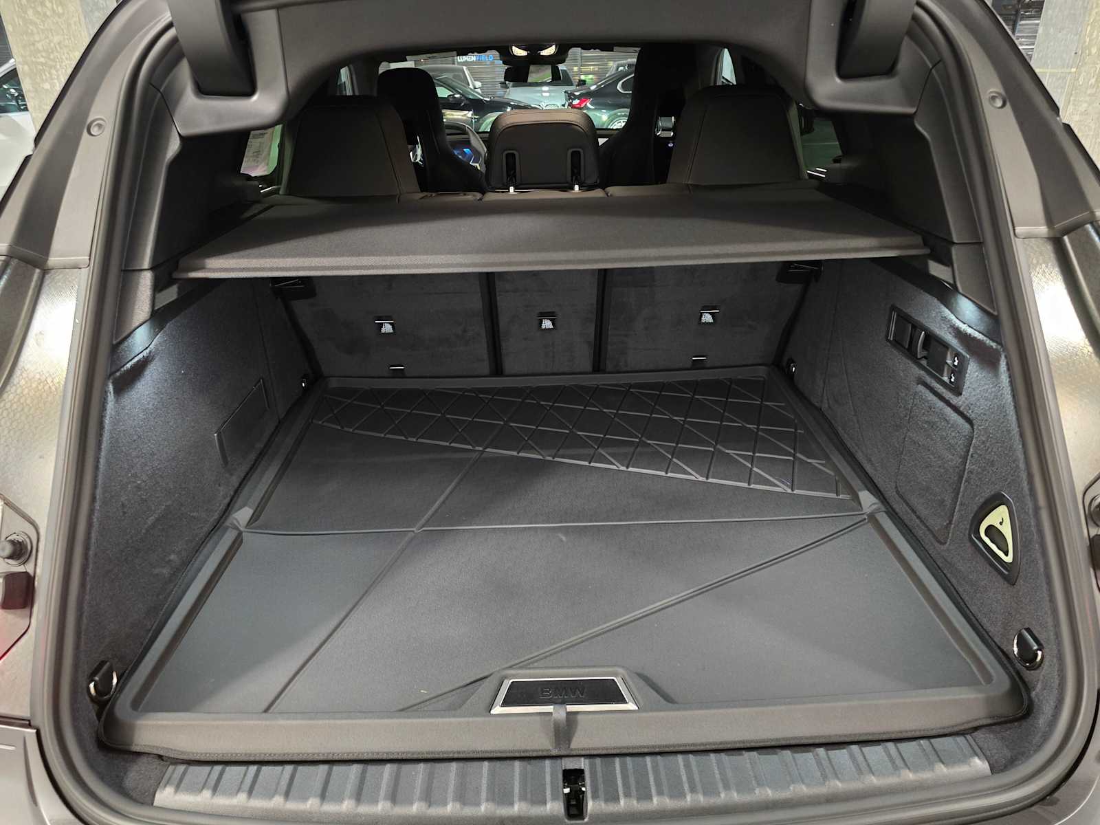 Thumbnail: 2026 BMW iX - 31