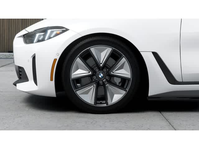 Thumbnail: 2025 BMW i4 - 7