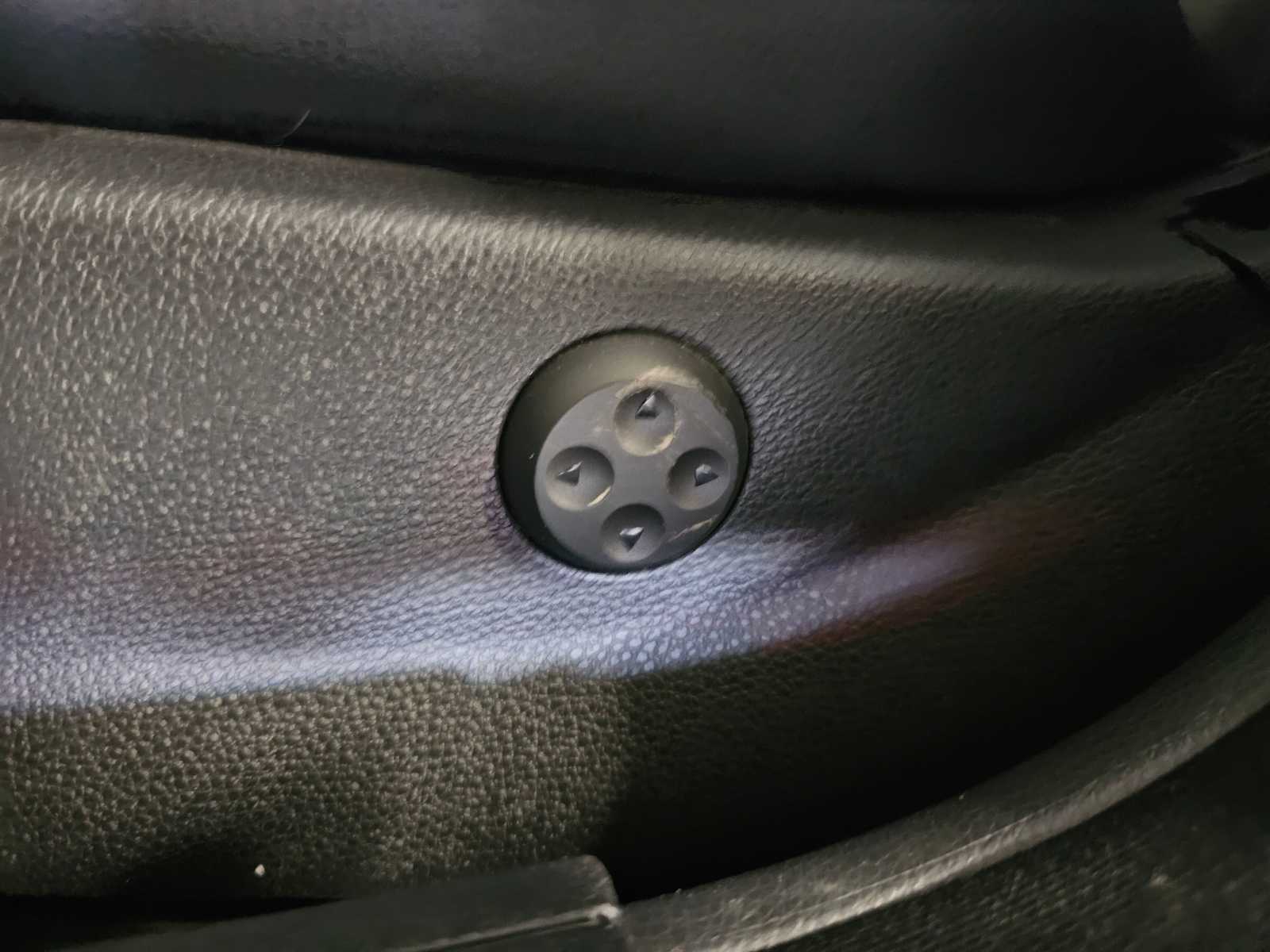 Thumbnail: 2013 Mercedes-Benz C-Class - 25