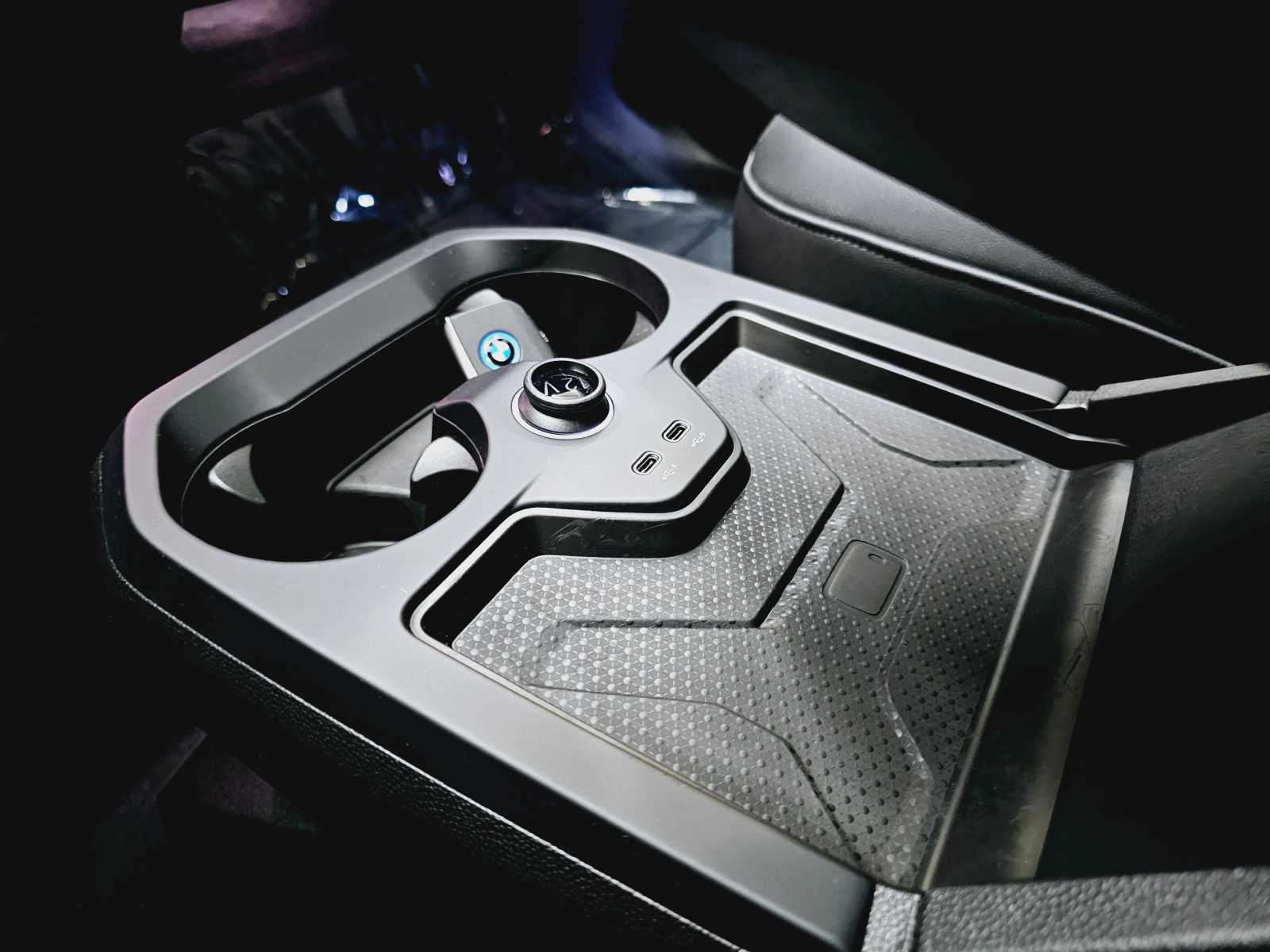 Thumbnail: 2024 BMW iX - 18