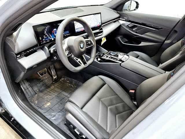 Thumbnail: 2025 BMW 5 Series - 2