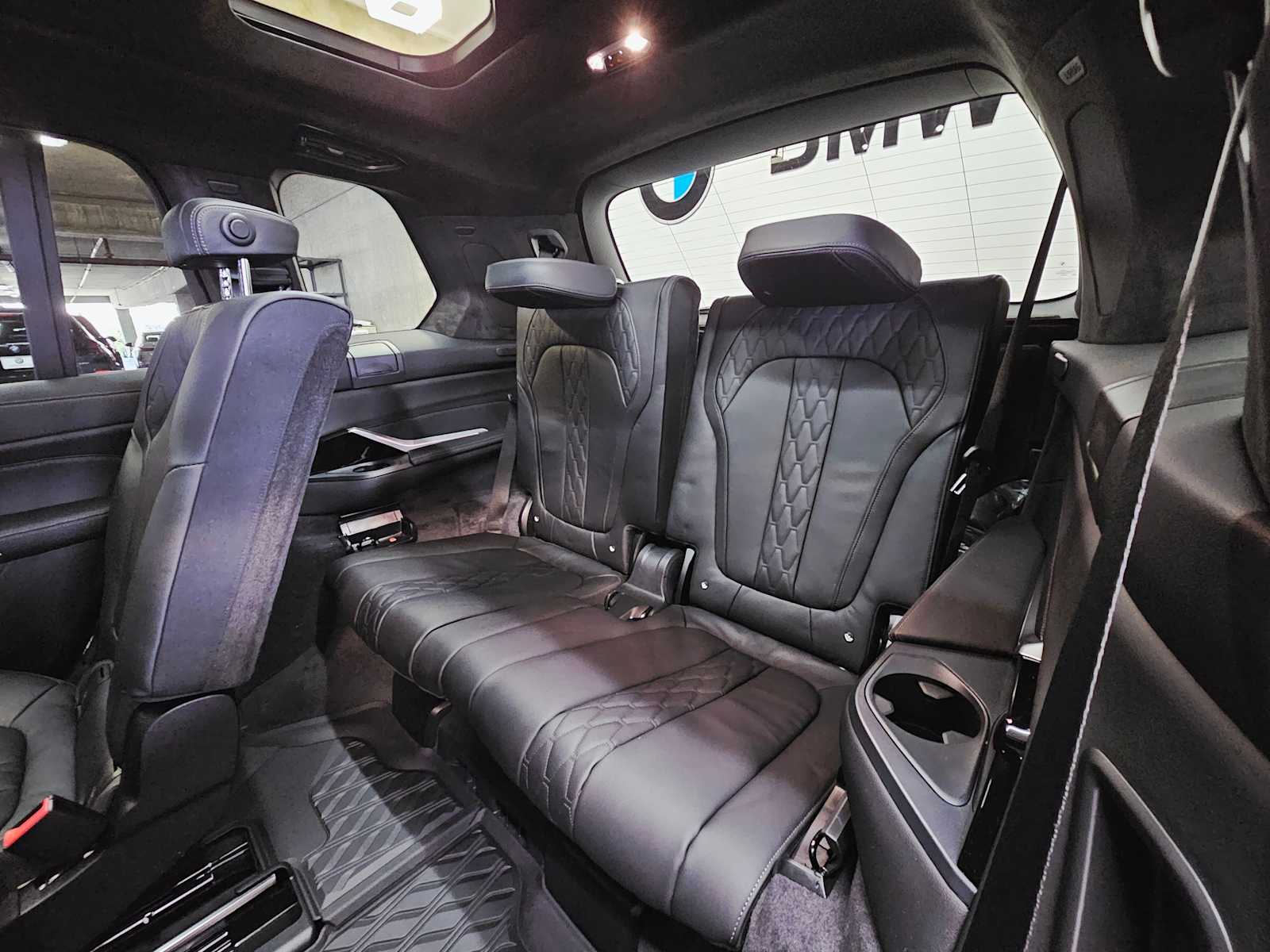 Thumbnail: 2026 BMW X7 - 27