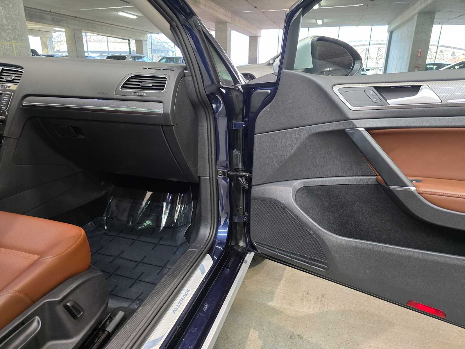 Thumbnail: 2017 Volkswagen Golf - 31