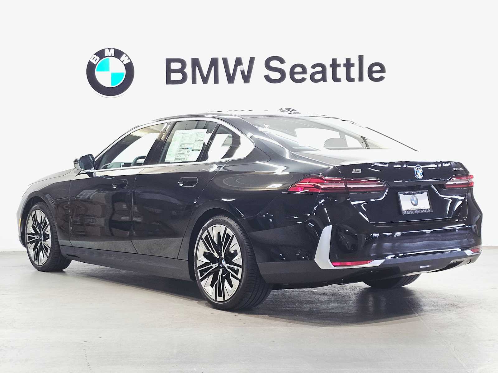 Thumbnail: 2026 BMW i5 - 4