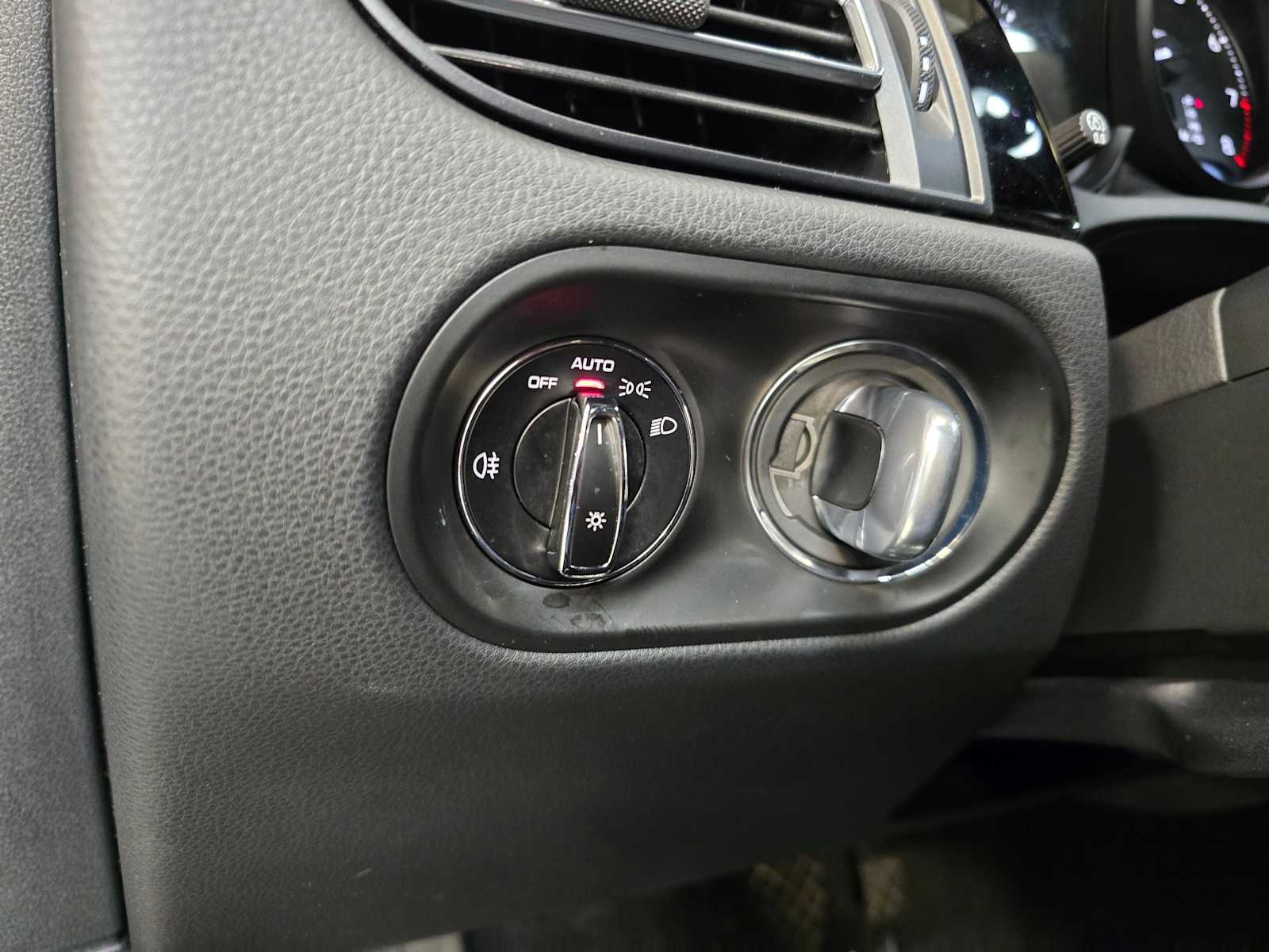 Thumbnail: 2024 Porsche Macan - 20