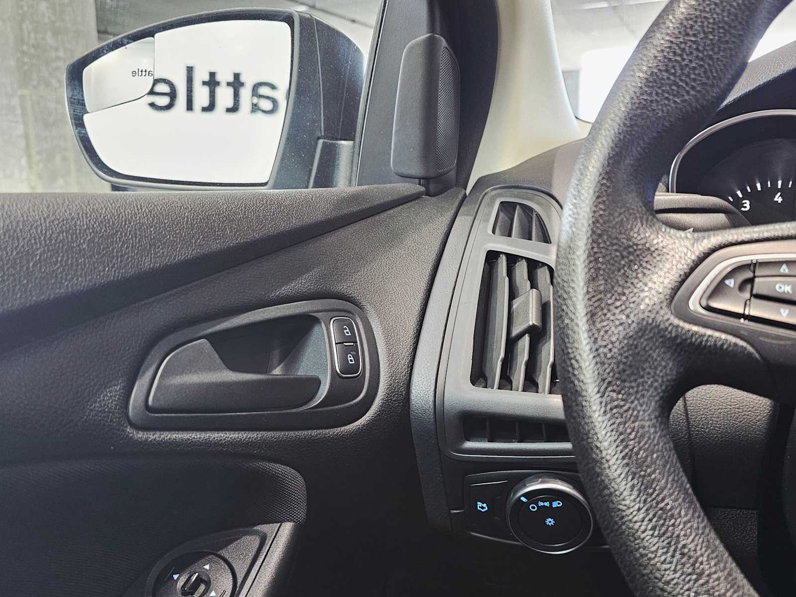 Thumbnail: 2015 Ford Focus - 22