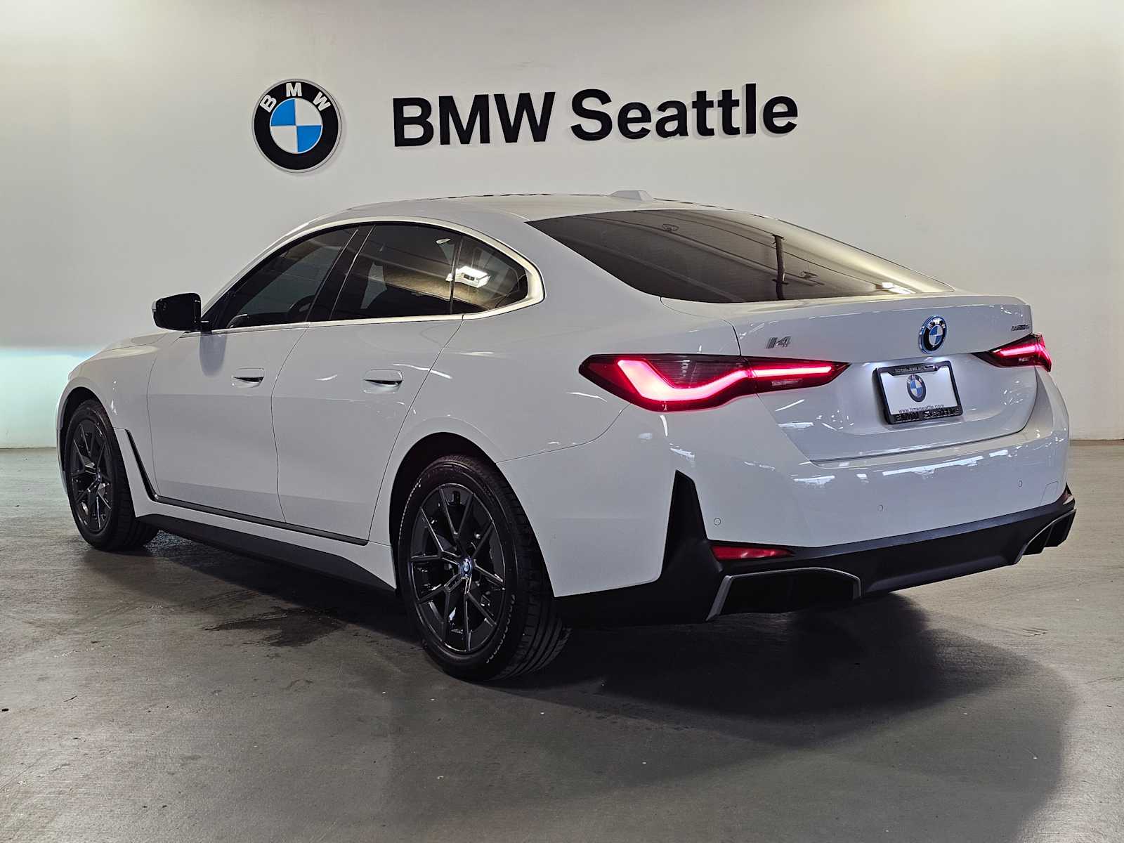 Thumbnail: 2023 BMW i4 - 4