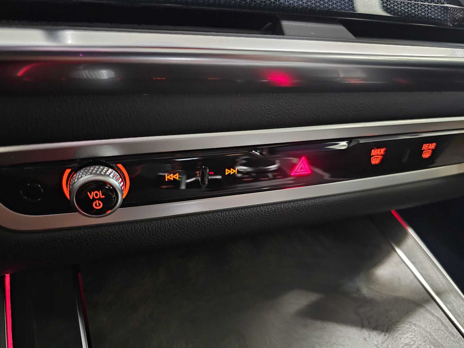 Thumbnail: 2026 BMW X7 - 18