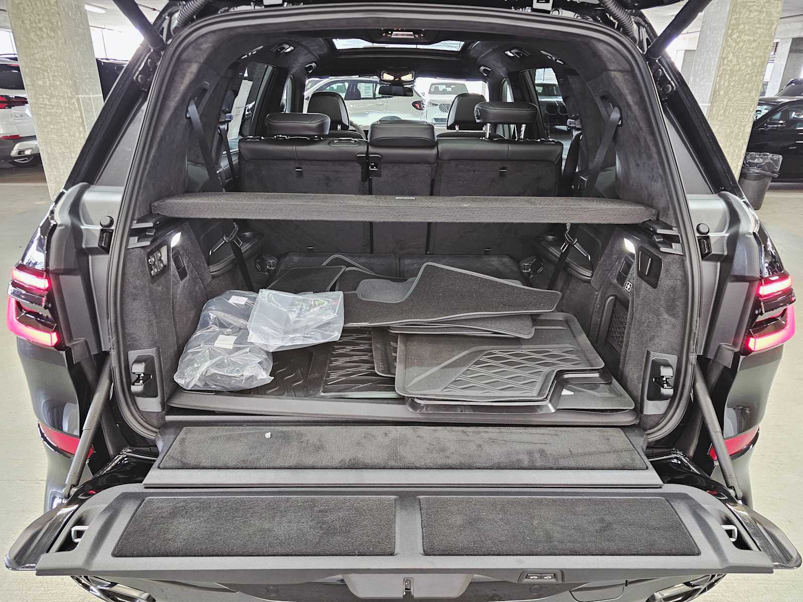 Thumbnail: 2026 BMW X7 - 29