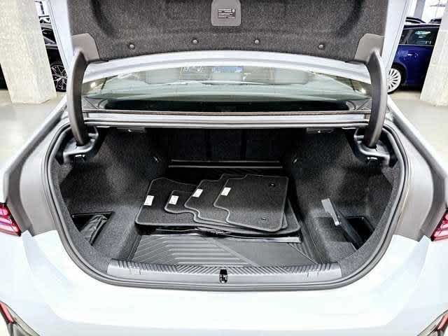 Thumbnail: 2025 BMW 5 Series - 28