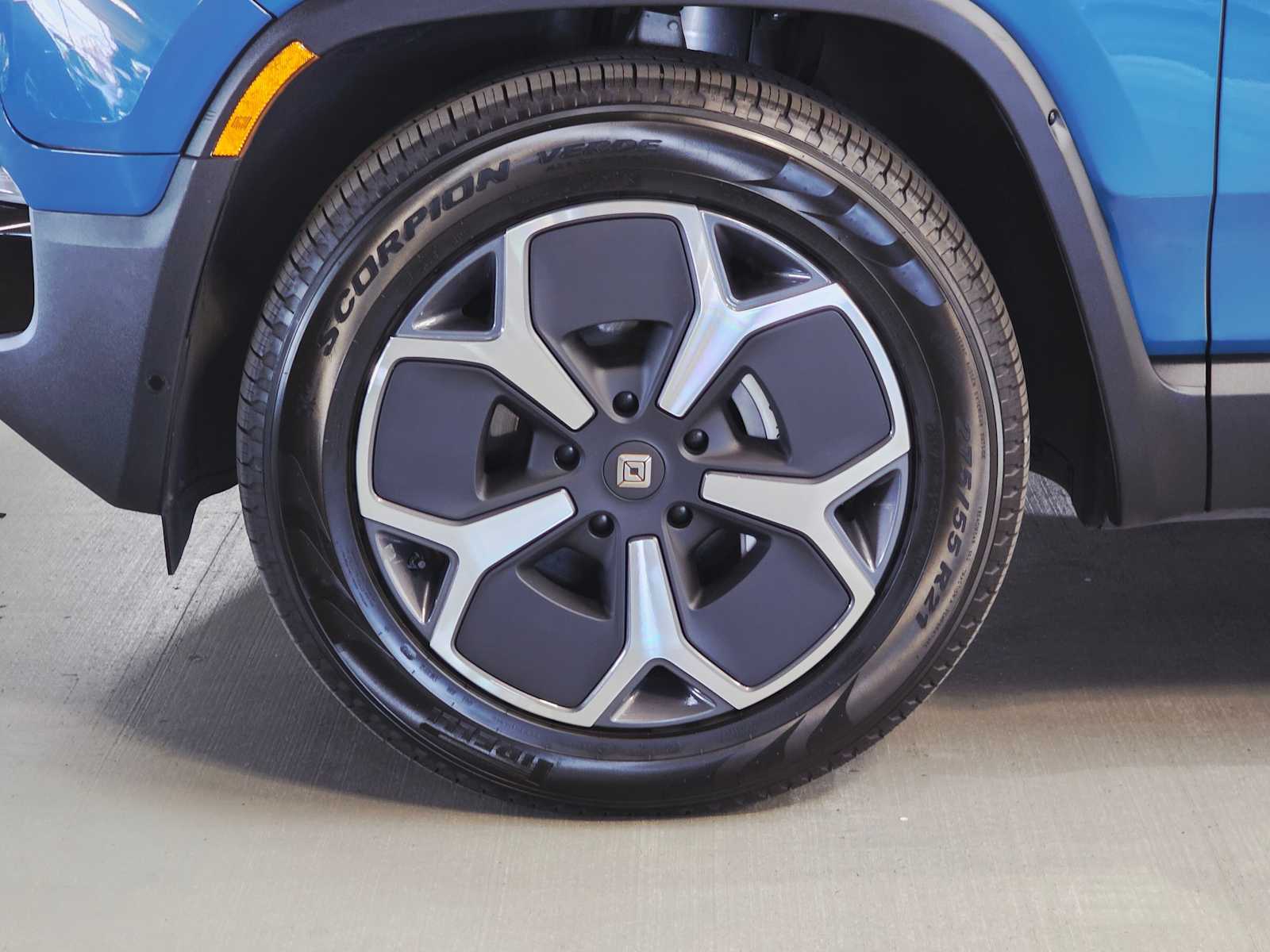 Thumbnail: 2024 Rivian R1S - 8