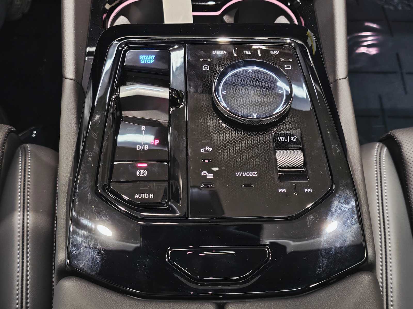 Thumbnail: 2026 BMW i5 - 18