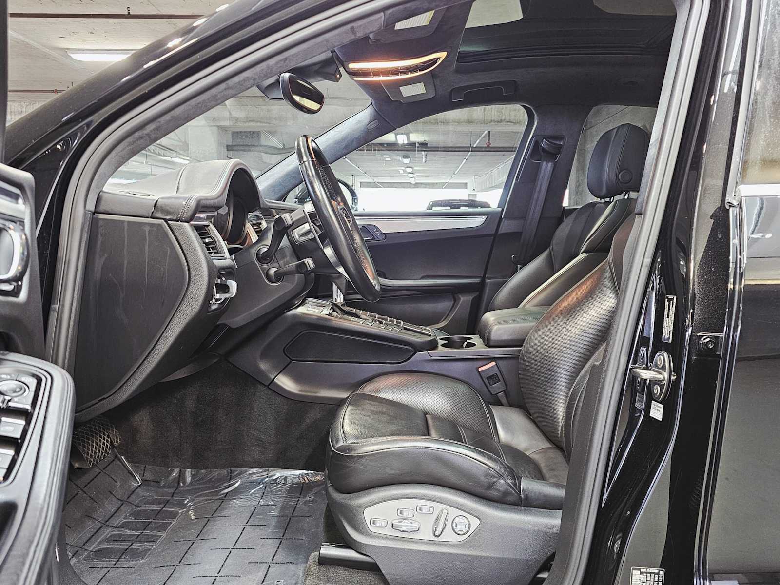 Thumbnail: 2016 Porsche Macan - 23