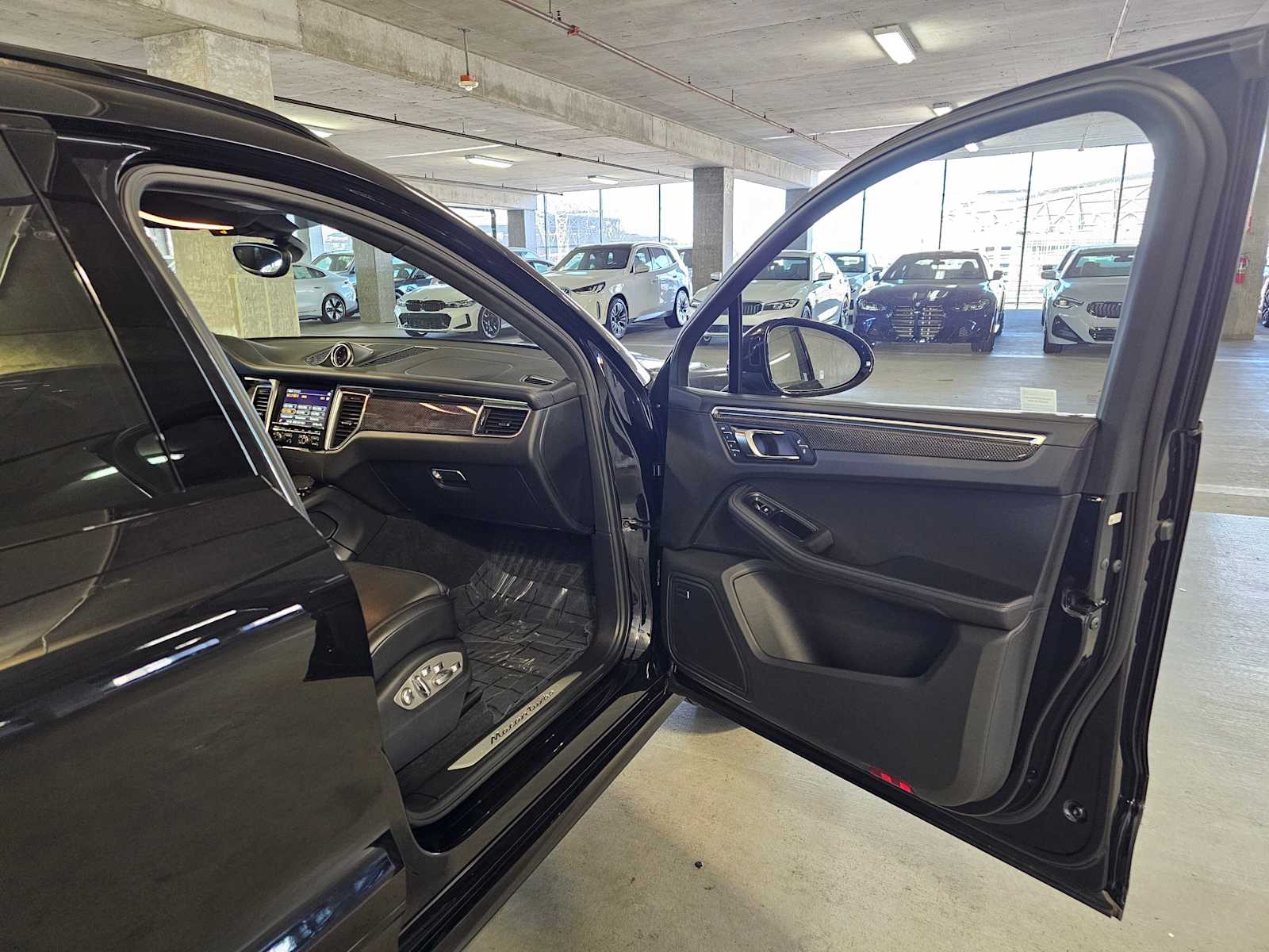 Thumbnail: 2016 Porsche Macan - 34