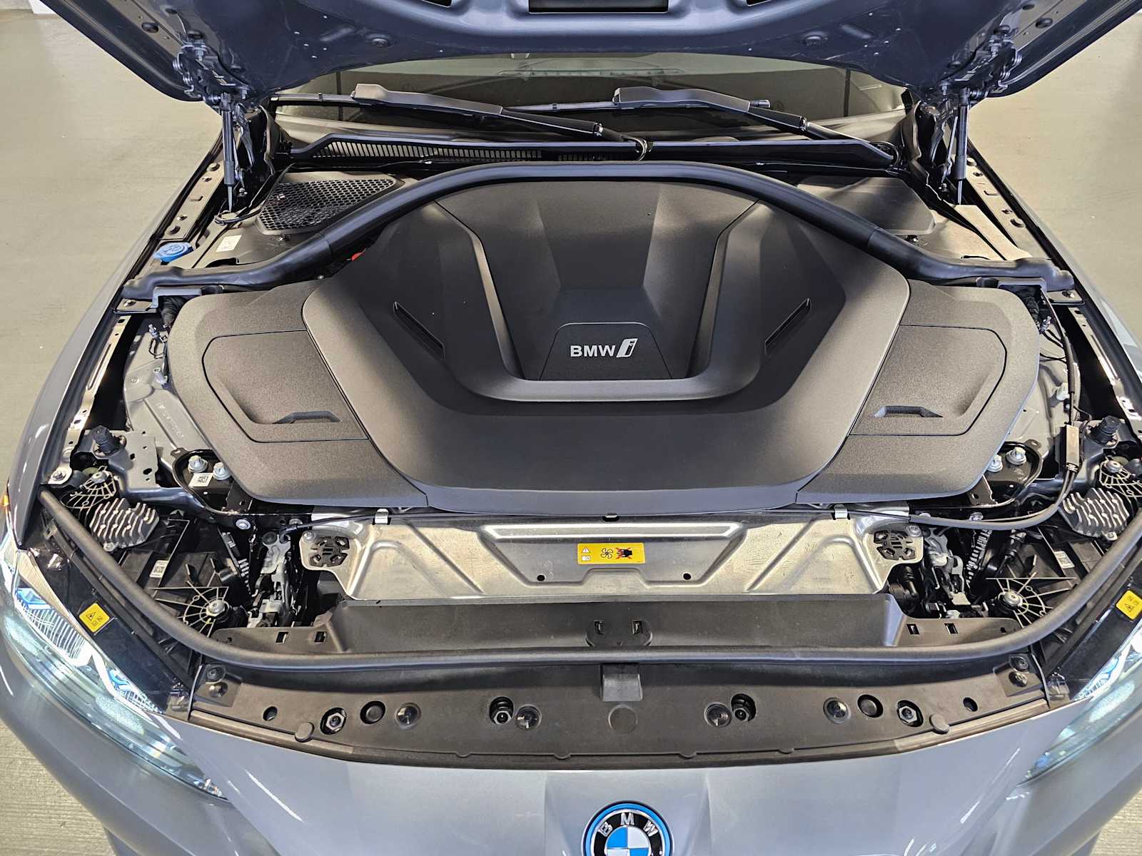 Thumbnail: 2023 BMW i4 - 8