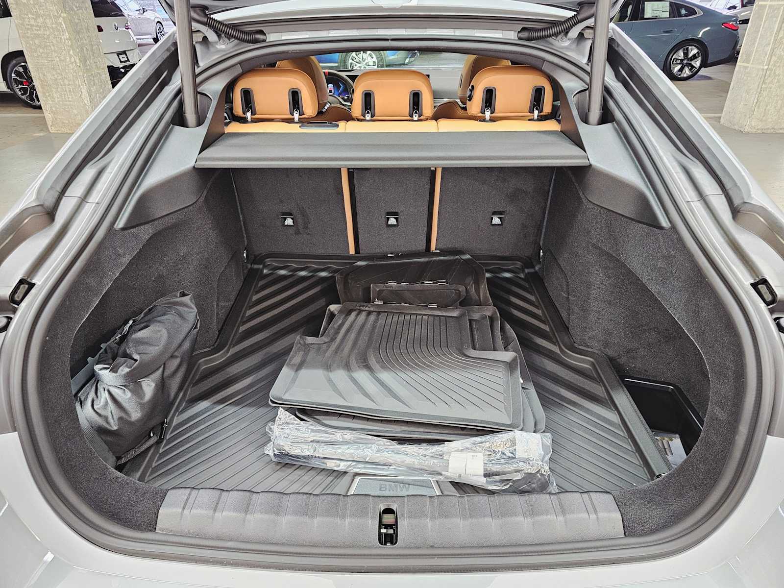 Thumbnail: 2025 BMW i4 - 28