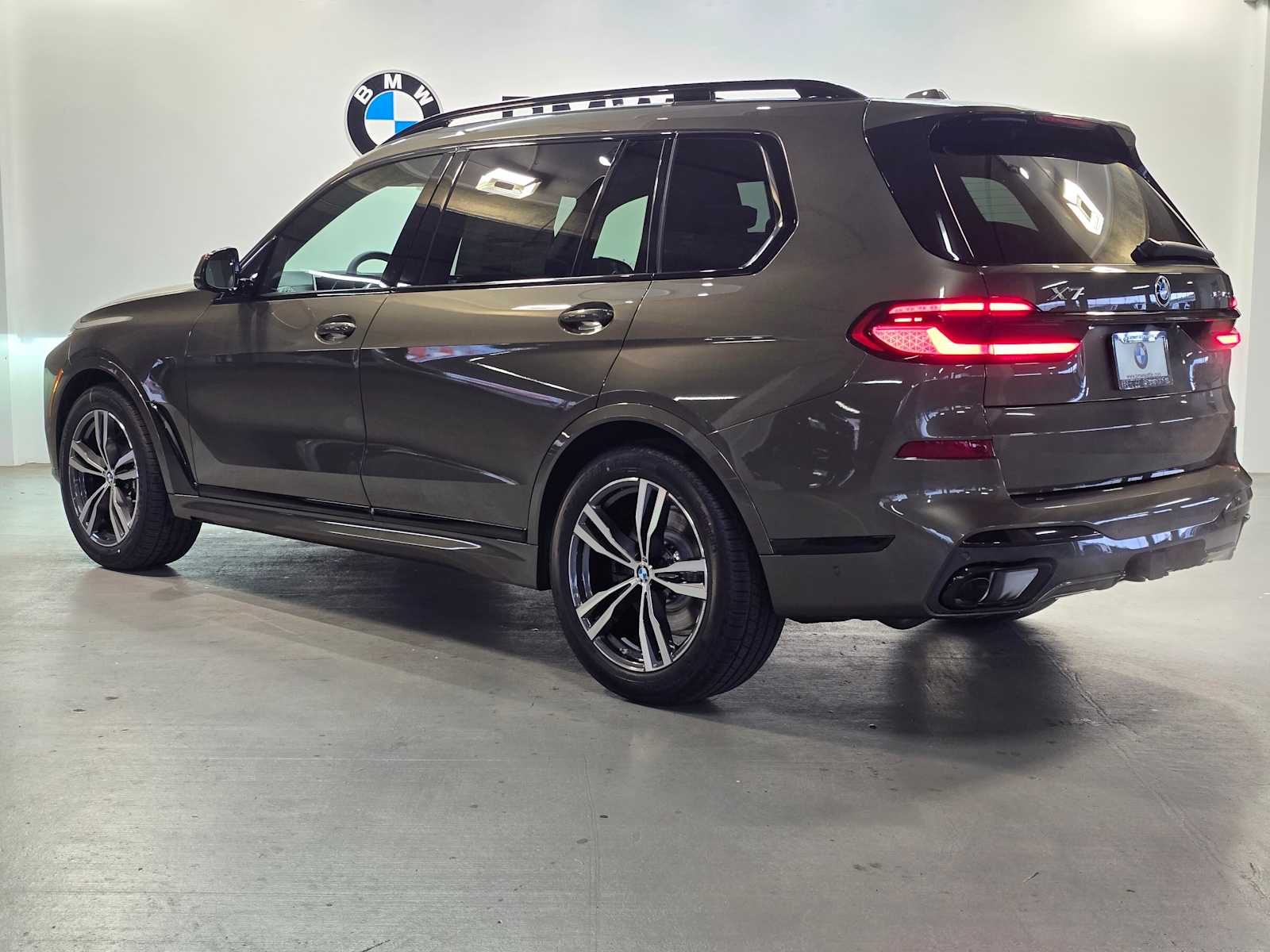 Thumbnail: 2026 BMW X7 - 4