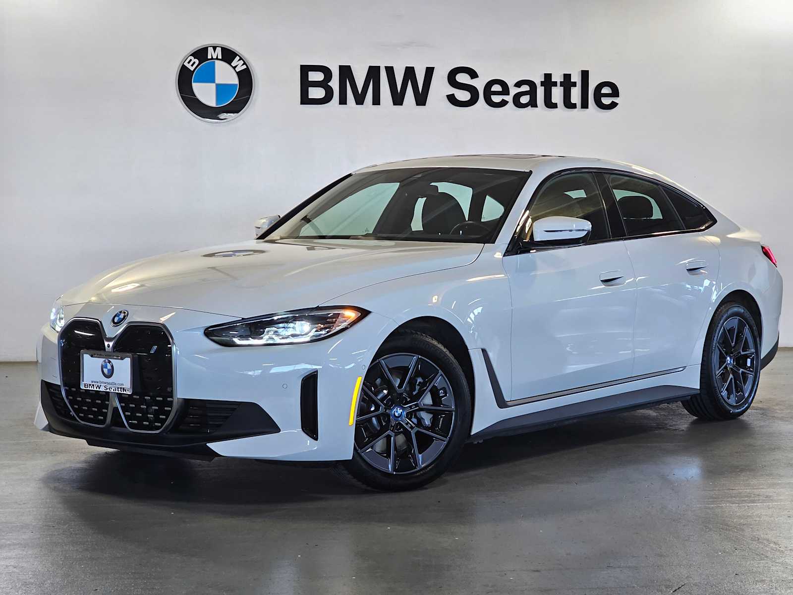 Thumbnail: 2023 BMW i4 - 1