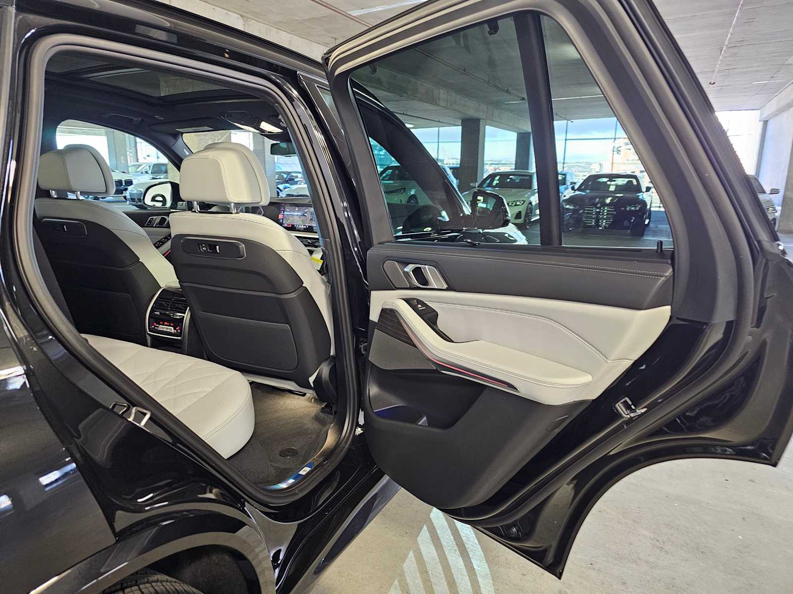 Thumbnail: 2026 BMW X5 - 38