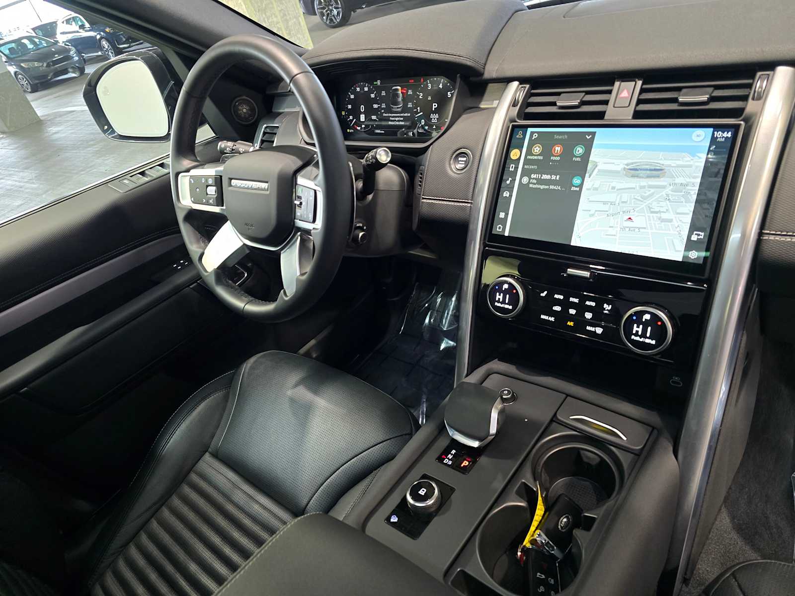 Thumbnail: 2024 Land Rover Discovery - 30