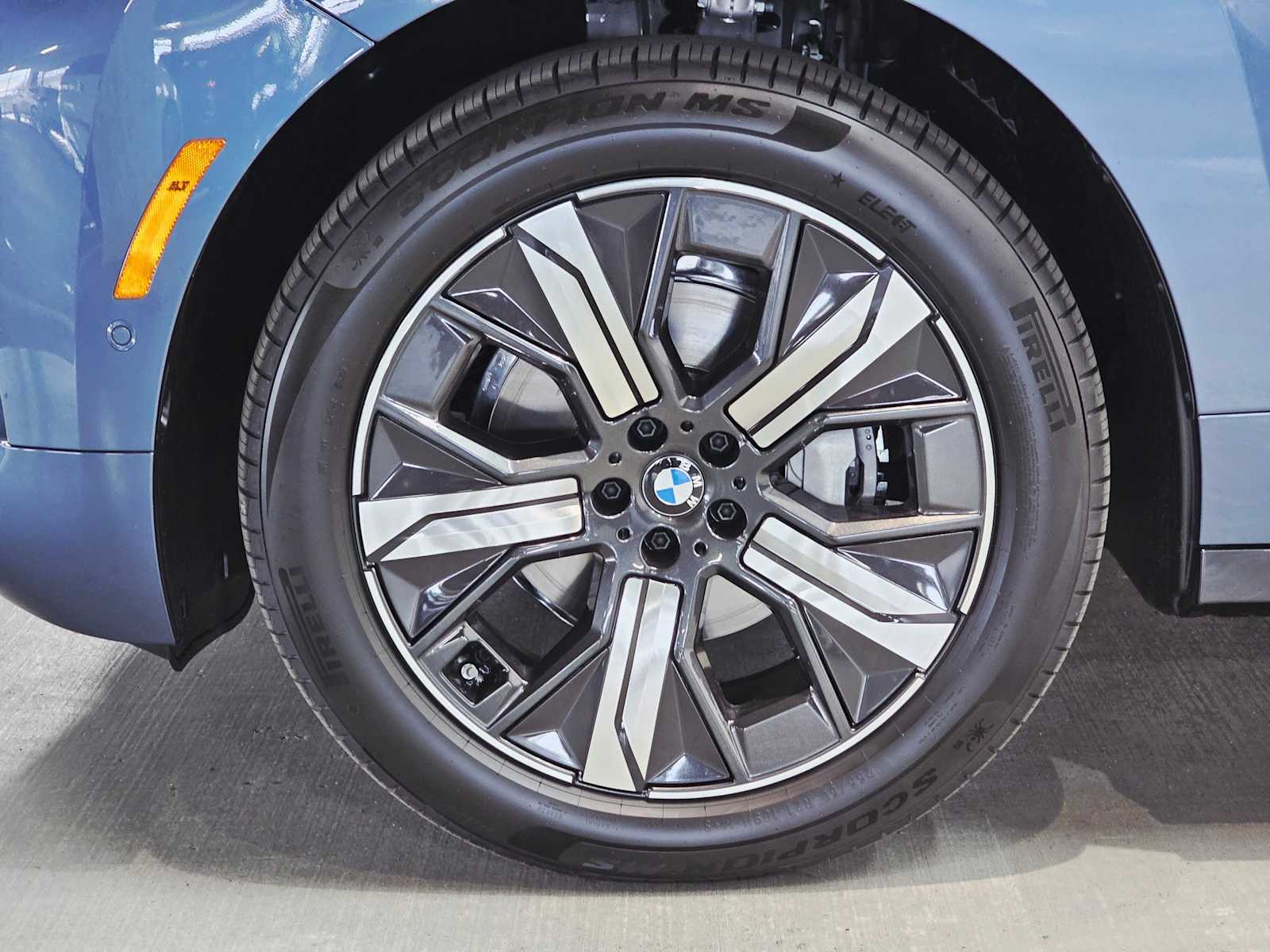 Thumbnail: 2026 BMW iX - 8