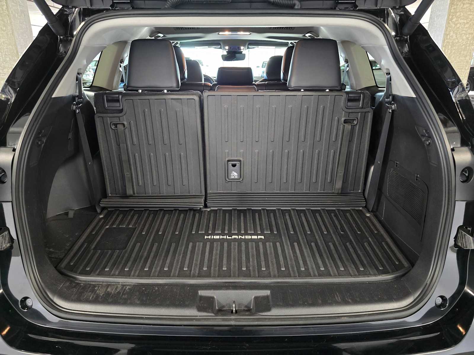 Thumbnail: 2024 Toyota Highlander - 31