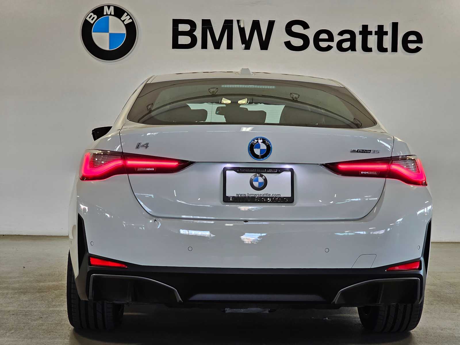 Thumbnail: 2023 BMW i4 - 5