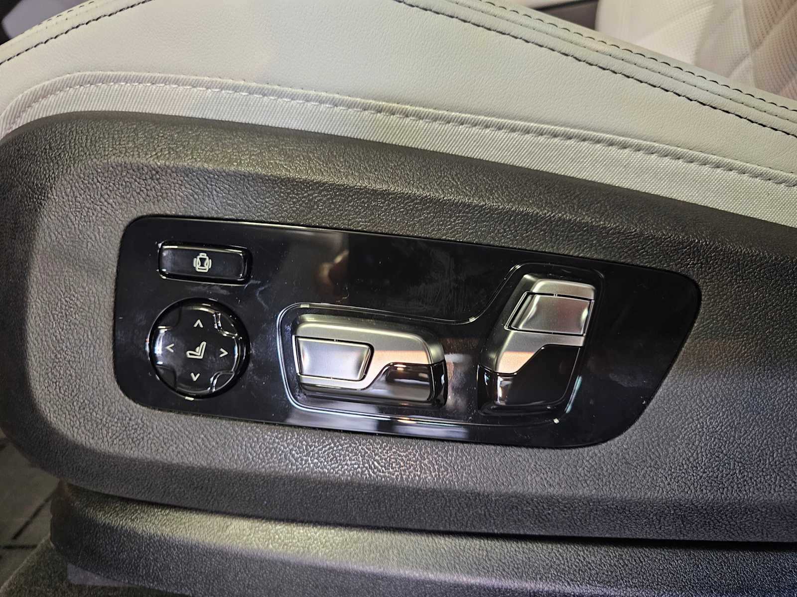 Thumbnail: 2026 BMW X5 - 27