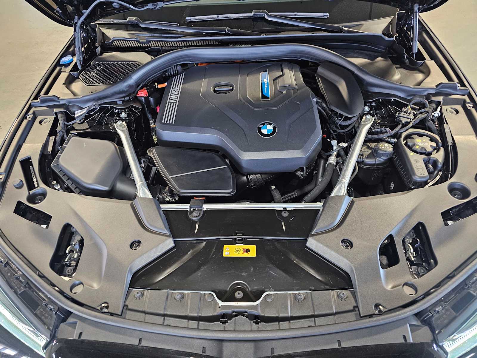 Thumbnail: 2023 BMW 5 Series - 9