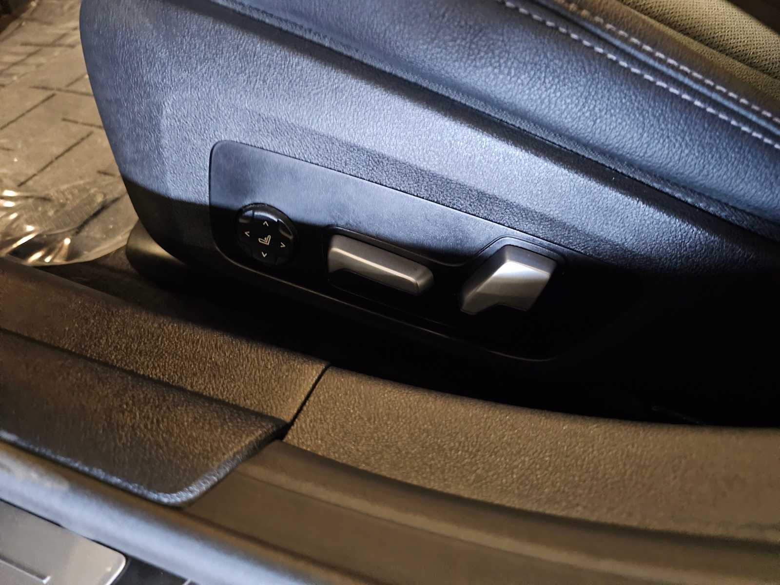 Thumbnail: 2023 BMW i4 - 28