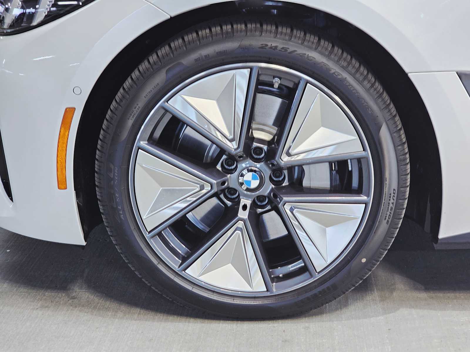 Thumbnail: 2025 BMW i4 - 8