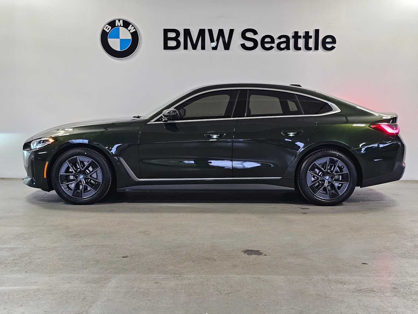 Thumbnail: 2023 BMW i4 - 3