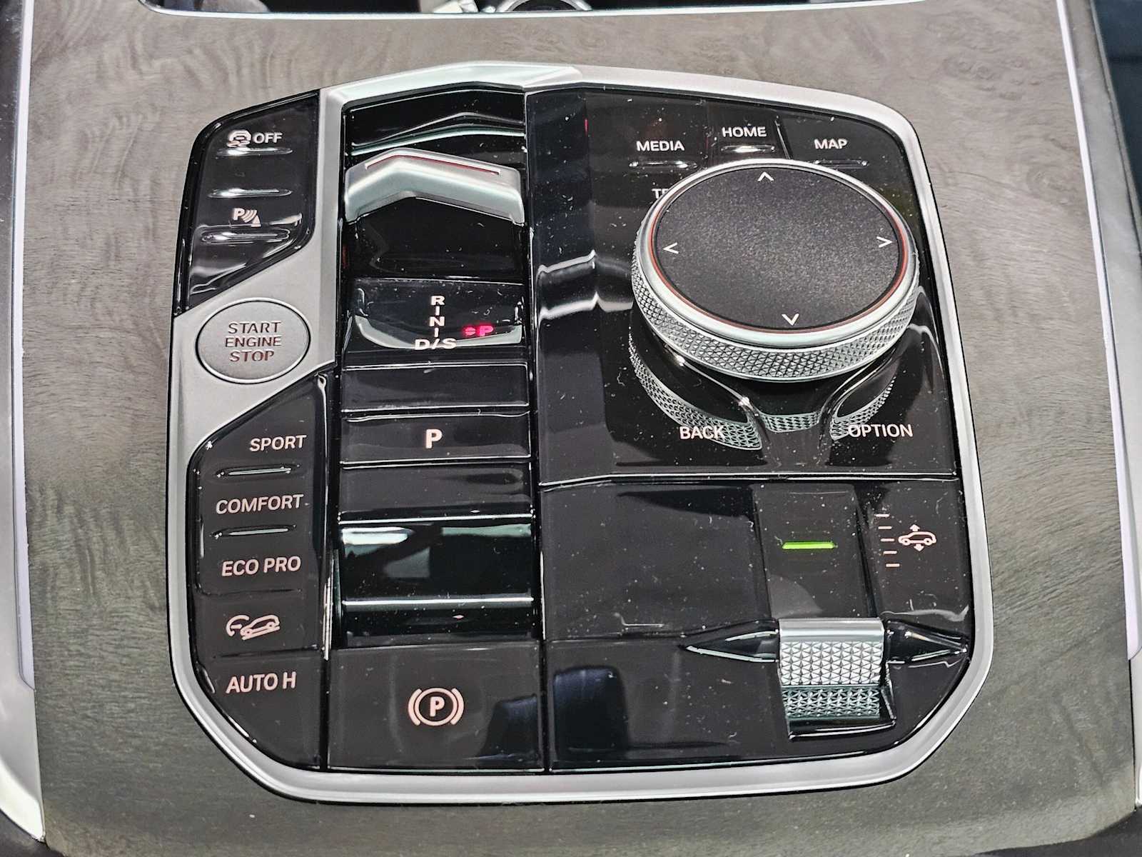 Thumbnail: 2026 BMW X7 - 17