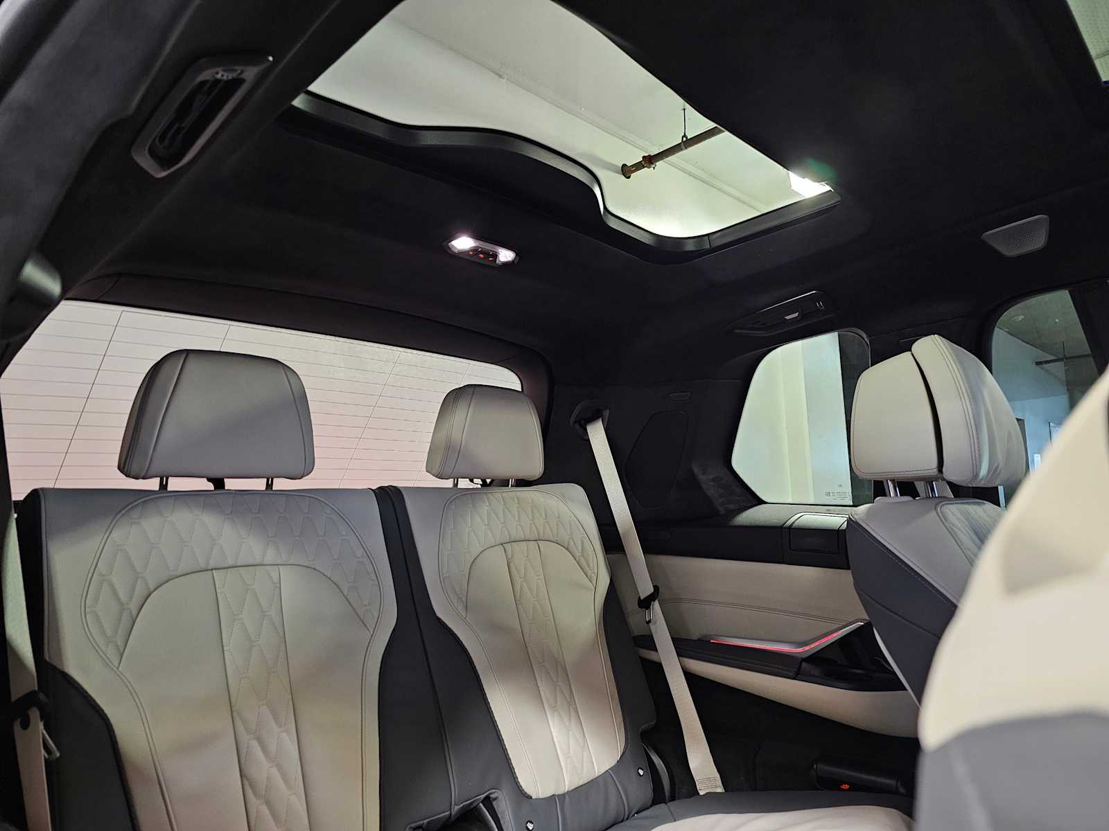 Thumbnail: 2026 BMW X7 - 45