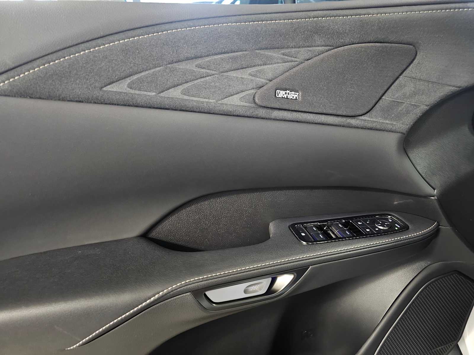 Thumbnail: 2024 Lexus RX - 27