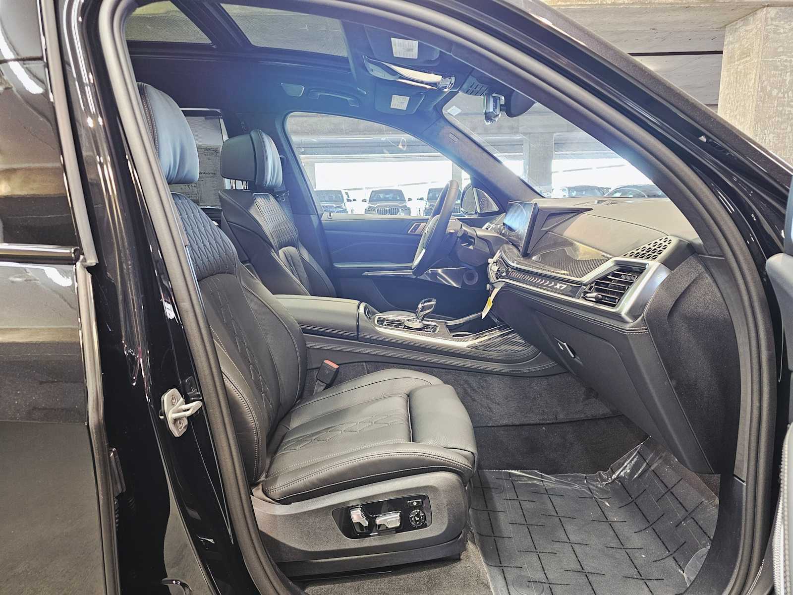 Thumbnail: 2026 BMW X7 - 28